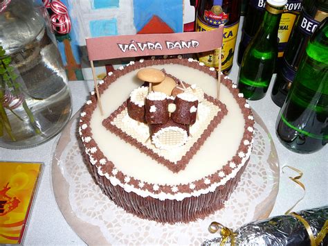 File:Birthday cake with drum kit.jpg - Wikipedia