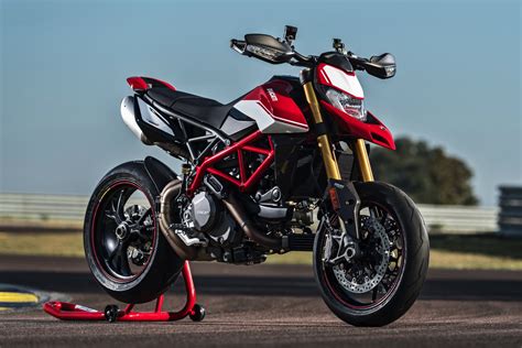 Review of Ducati Hypermotard 950 SP 2019: pictures, live photos ...