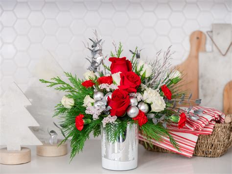 Christmas Bouquets You Can Send Family Near or Far | Teleflora Blog