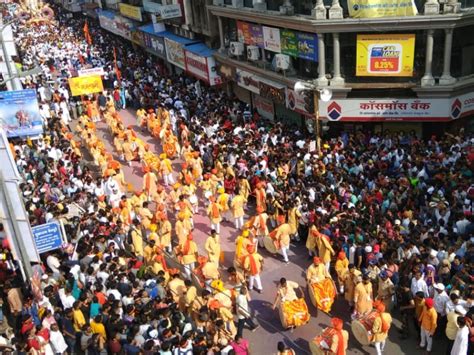 Pune, Laxmi Road packed on Ganesh Visarjan- Mumbai Mirror