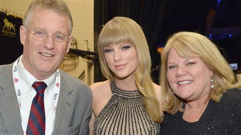 Are Taylor Swift's Parents Back Together? Exploring The Relationship Of ...