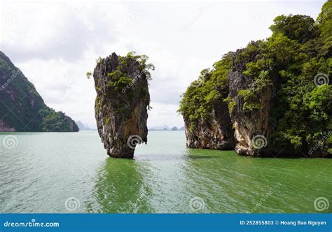 James Bond Island in Phangnga Bay, Phuket Stock Image - Image of ...