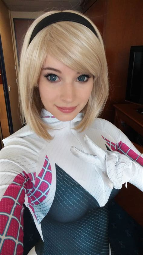 Spider-Gwen selfie by Enji Night | Amazing cosplay, Marvel cosplay ...