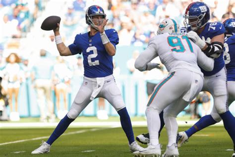 New York Giants QB Mike Glennon Suffers Concussion - Sports Illustrated ...