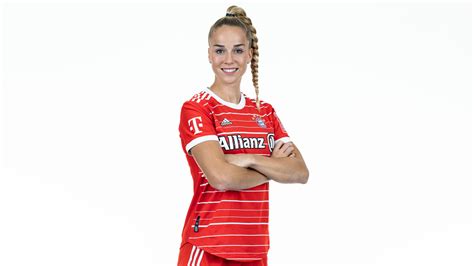 Download Blonde Adidas FC Bayern Munich Soccer German Giulia Gwinn ...