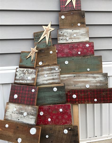 Pin by Sherry on Pallet diy | Pallet christmas tree, Pallet christmas ...