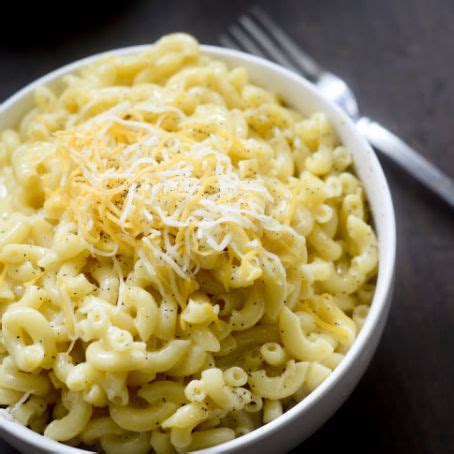 Alton Brown's Stovetop Mac and Cheese Recipe - (4.3/5)