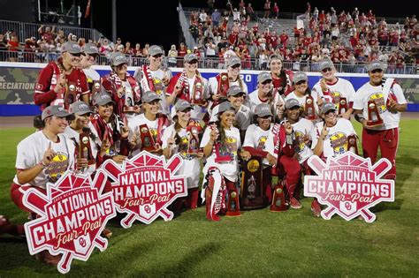 Oklahoma Sweeps Texas, Fourth Straight WCWS Title