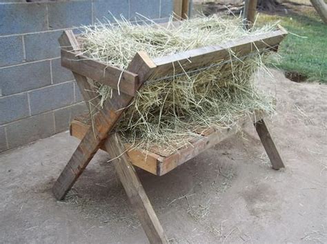 Accessible Hay Feeder From Pallets: 11-Step Simple Guide | Goat shelter, Diy hay feeder, Goat ...