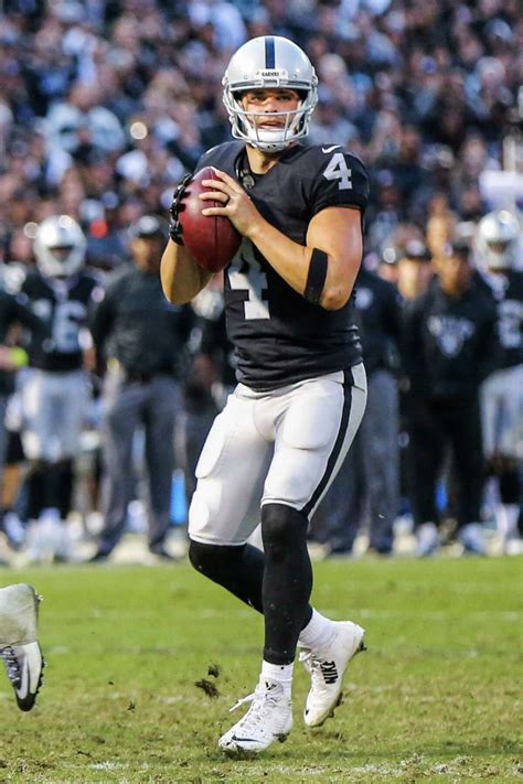 Raiders' Derek Carr becomes NFL's highest paid player