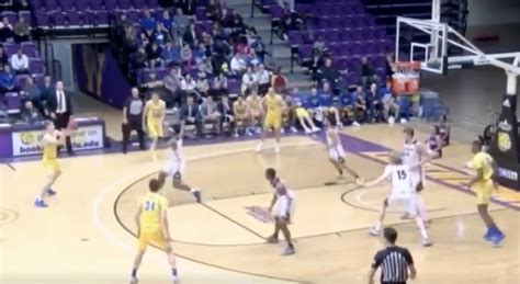 Video: South Dakota State had 12 passes without a dribble on beautiful play