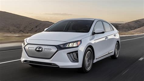 2022 Hyundai Ioniq Plug-In Hybrid: Choosing the Right Trim - Autotrader