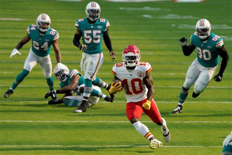 NFL World Reacts To Tyreek Hill Trade To Dolphins, Chiefs' Return