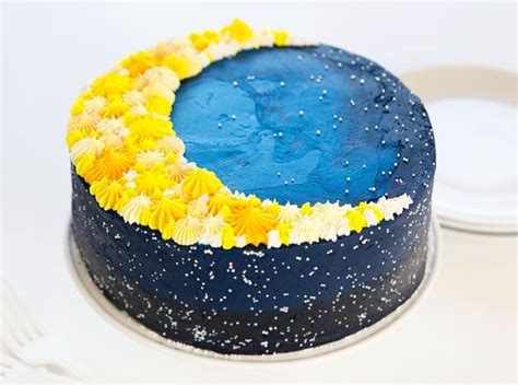 moon decorated cake - Google Search | Pasteles divertidos, Torta de ...