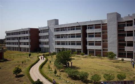 University Institute Of Engineering And Technology (UIET) Chandigarh -Admissions 2024, Ranking ...