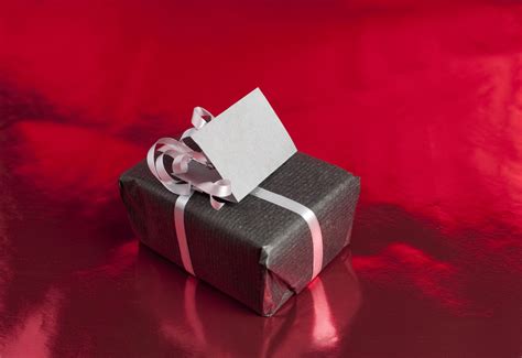 Photo of wrapped gift | Free christmas images