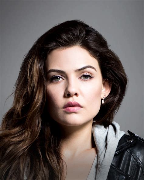 Tell Me A Story season 1: Kayla Powell (Danielle Campbell) | Danielle campbell, Davina claire ...