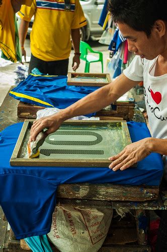 Screen Printing | A worker silk screens the number on the ba… | Flickr