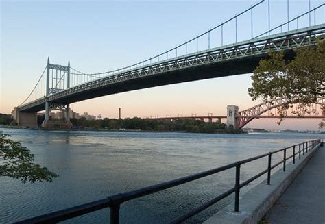 East River Bridges | See this photo for a Photoshopped versi… | ChrissyJ | Flickr