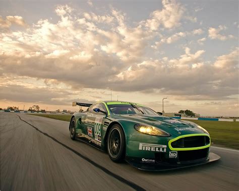 Aston Martin DBR9 Picture - Image Abyss