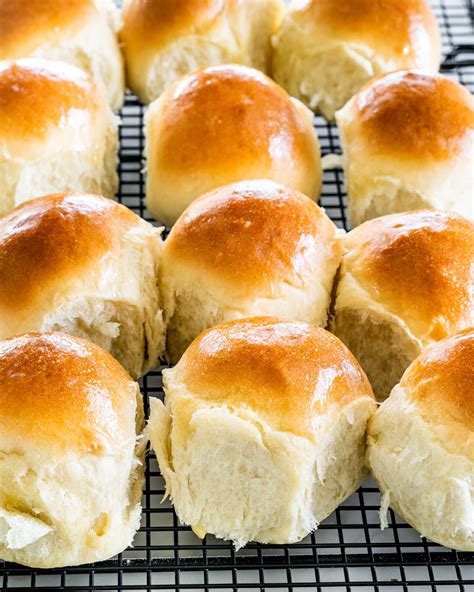 Quick Yeast Dinner Rolls - Jo Cooks