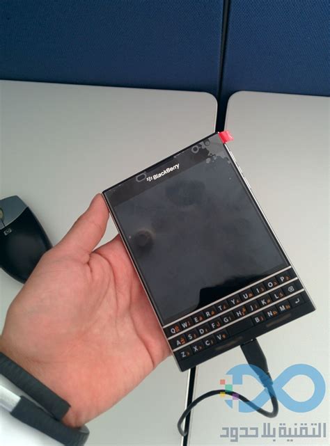 BlackBerry Passport features 3450 mAh battery, 4 microphones, gallery ...