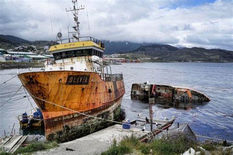 10 Abandoned Fishing Boats & Rusting Trawlers | Urban Ghosts