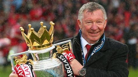 sir alex ferguson with trophy | FootballTalk.org