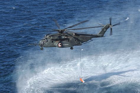 File:US Navy 070416-N-6501M-006 An MH-53E Sea Dragon assigned to Helicopter Mine Counter Measure ...