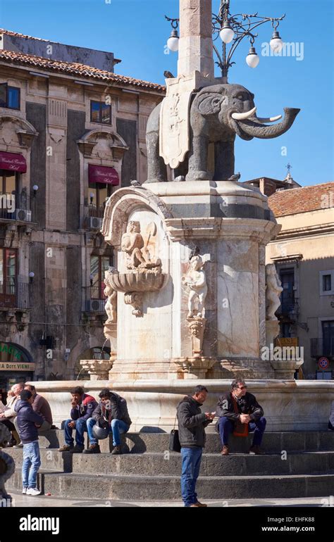 Lava fountain hi-res stock photography and images - Alamy