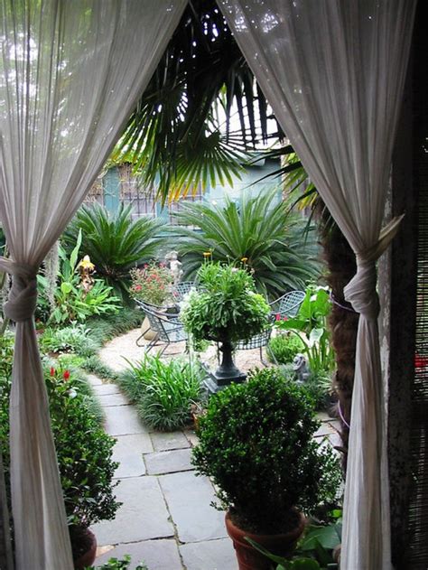 New Orleans Style Courtyard | Houzz