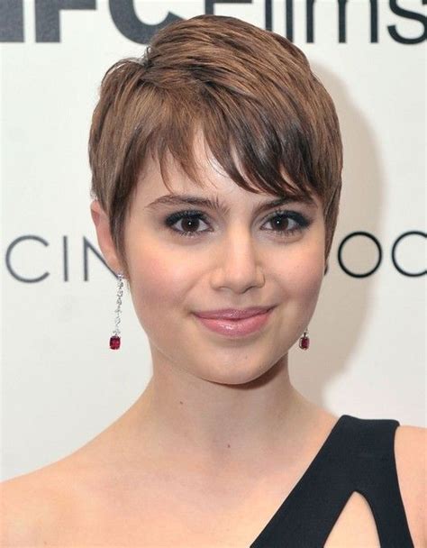 31 Celebrity Hairstyles for Short Hair - PoP Haircuts | Celebrity short ...