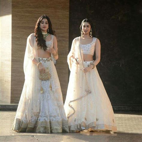 Jhanvi kapoor and Khushi kapoor at Sonam kapoor Sangeet ceremony ...