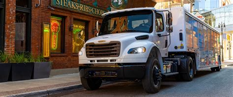 M2 106 Plus | Freightliner Trucks