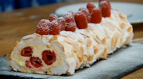 raspberry meringue roulade mary berry