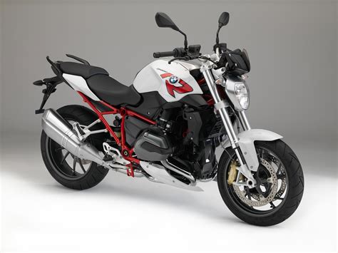 2015 BMW R1200R - A Liquid-Cooled Boxing Roadster - Asphalt & Rubber