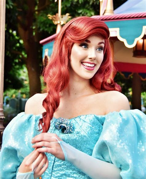 ariel the little mermaid but y is her skin so flawless | Disneyland princess, Disney cosplay ...