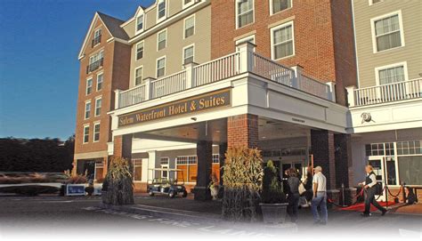 Salem Waterfront Hotel & Suites :: Home