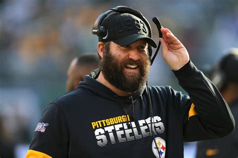 NFL: Ben Roethlisberger throws, so he can cut his beard - Yahoo Sports