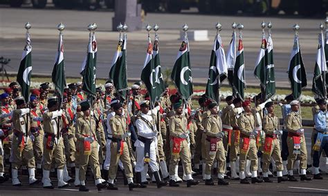 In pictures: The Pakistan Day parade - Pakistan - DAWN.COM