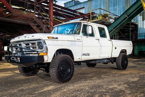 Custom 1972 Ford F-250 Ranch Truck Is Old And New Combined