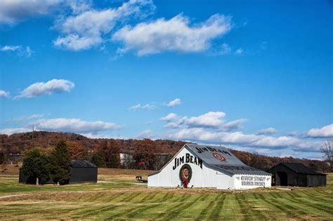 Best Distilleries to Visit on the Kentucky Bourbon Trail | Earth Trekkers