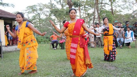 Folk dance of west bengal performed at Jaldapara in West Bengal. Tribal Dance form of North ...