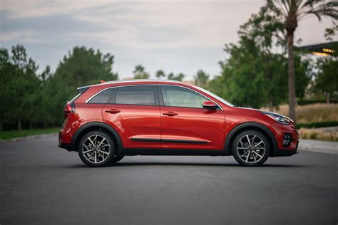 2021 Kia Niro Hybrid and PHEV Arrive With Tech Upgrades and Comparable ...