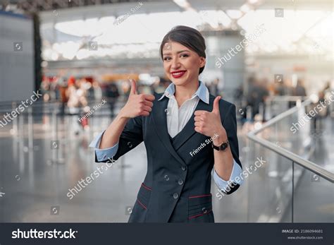 8,881 Welcoming At Airport Images, Stock Photos & Vectors | Shutterstock