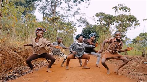 Masaka Kids Africana Dancing to Villager - YouTube