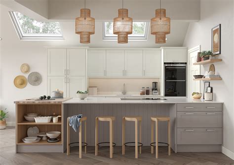 Aldana Shaker in Porcelain & Cashmere in 2021 | Shaker style kitchens ...