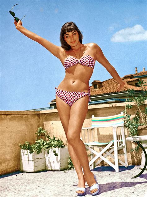 Young Joan Collins in a bikini, 1950s Wish I had the guts to cut my hair like this. | Retro ...