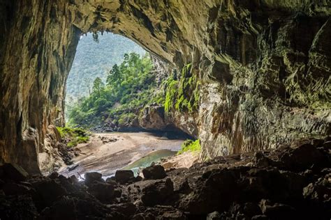 Hang Son Doong cave - Geographic Book