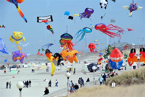 The international kite festival - DAWN.COM